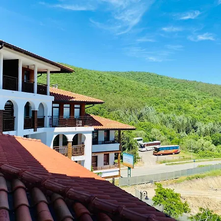 Apartment Bratanov Etara 3 *